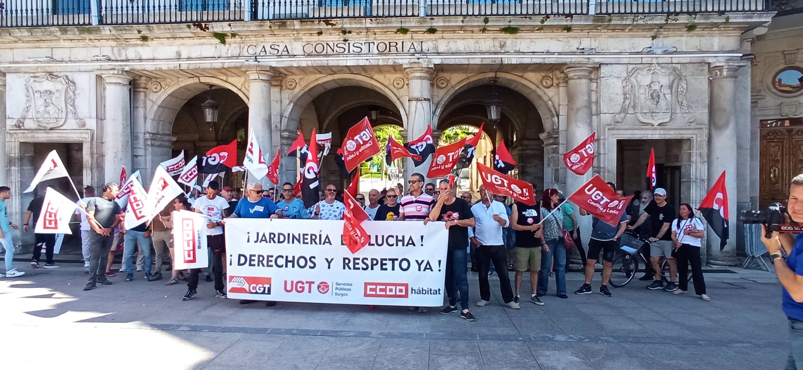 concentración ante el Ayuntamiento de Burgos