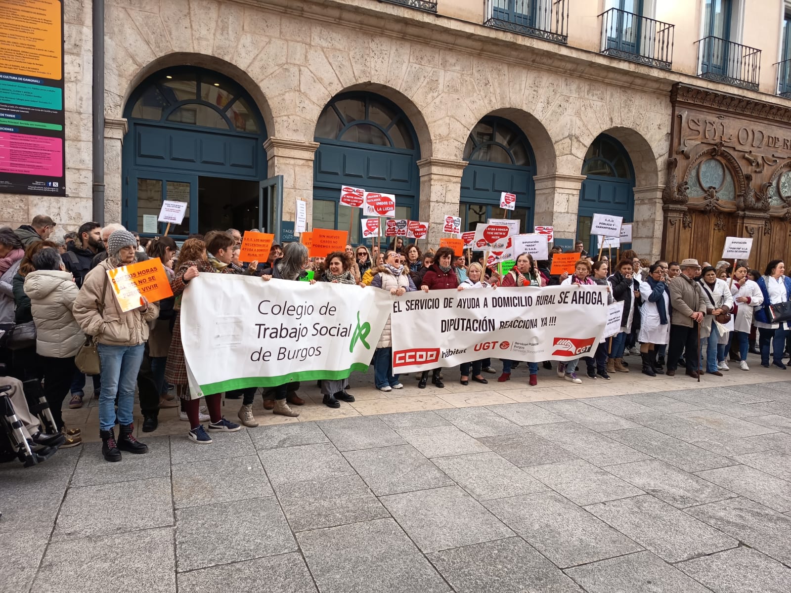 Concentracion denuncia listas de espera SAD